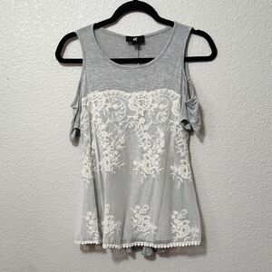 *iZ Byer Knit Gray Cream Lace Cold Shoulder Flowy Top Size XS Bohemian Y2K
